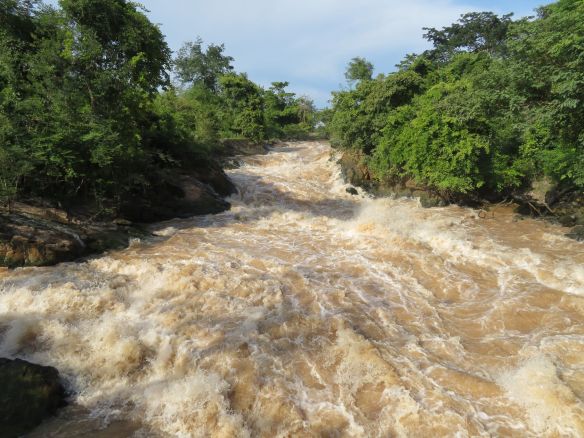 Khone pa soy waterfall (1)
